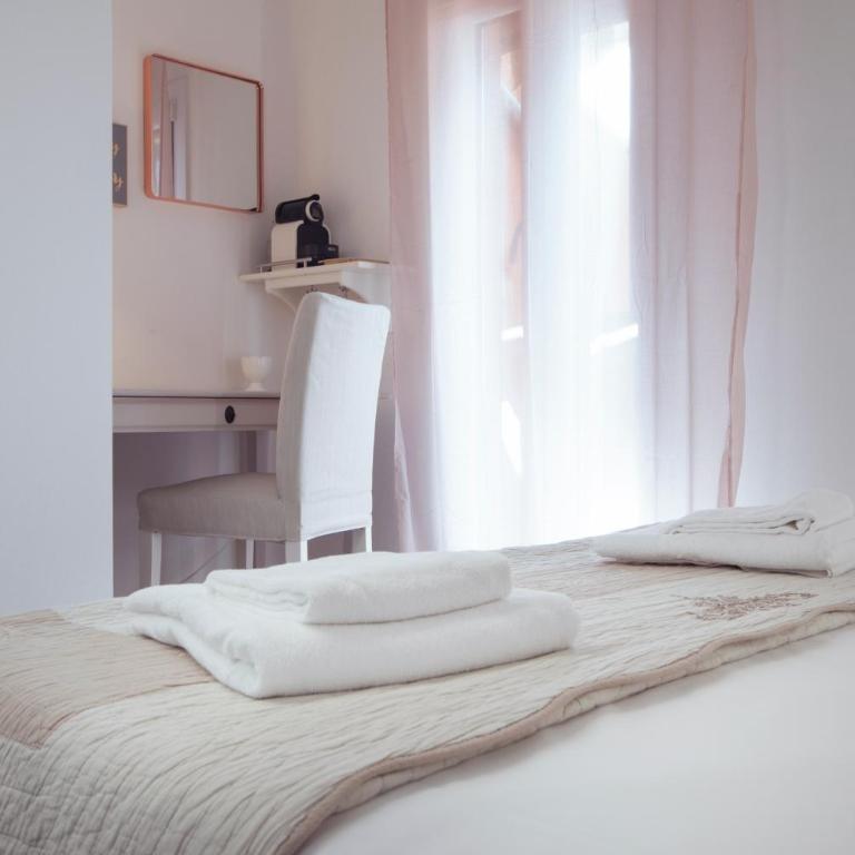 BED IN BO Porta San Mamolo - Camera Matrimoniale con Balcone - 5
