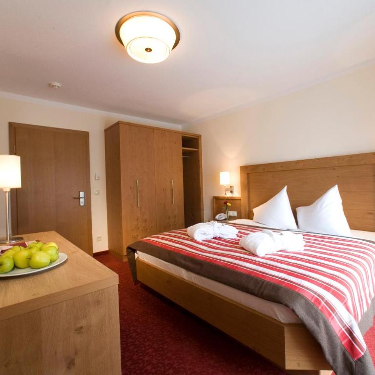 Hotel Wöscherhof - 4 Sterne Superior - Standard Doppelzimmer „OANFOCH _ DAHUAM“ mit Balkon - 4