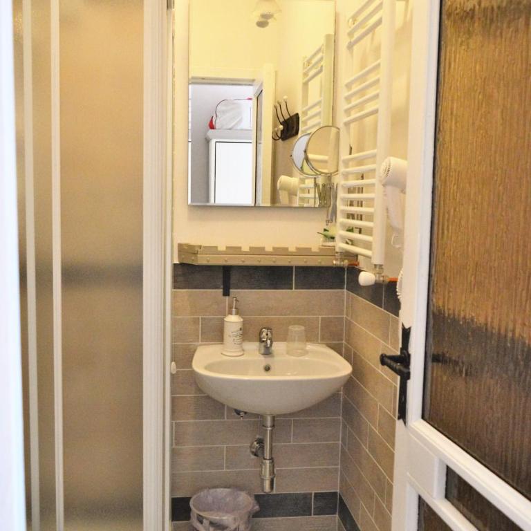 Salerno Al Golfo B&B - Camera Matrimoniale con Bagno Privato - 6
