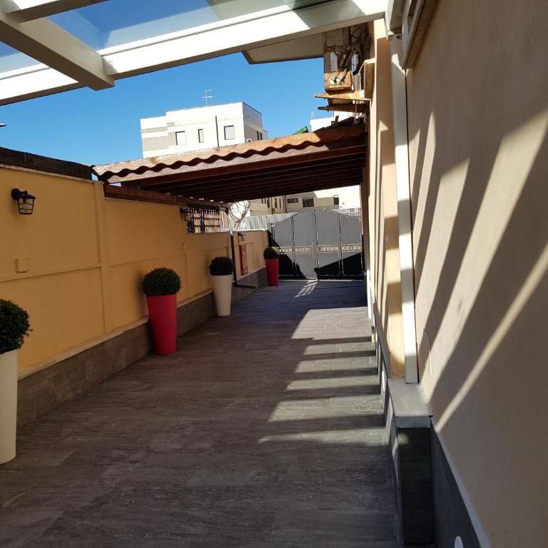 La Lira - Double Room with Private Bathroom and Balcony - 7
