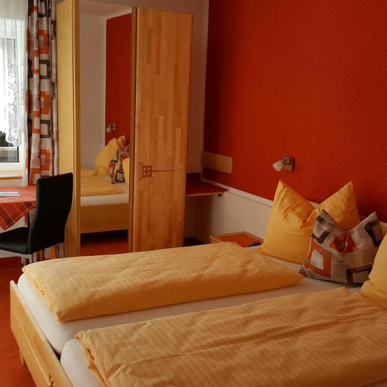 Hotel Pension Oswald - Doppelzimmer mit Balkon - 5