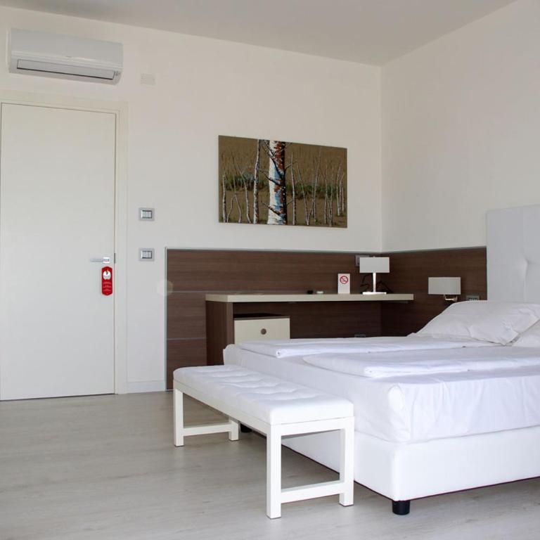 Grand Hotel Esplanada - Deluxe Double Room with Side Sea View - 5