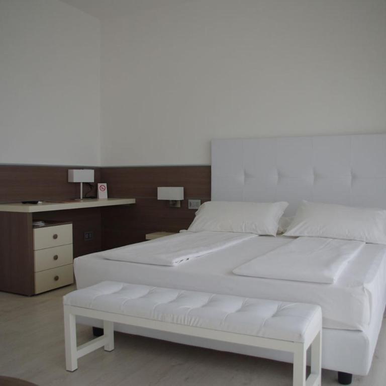 Grand Hotel Esplanada - Deluxe Double Room with Side Sea View - 7