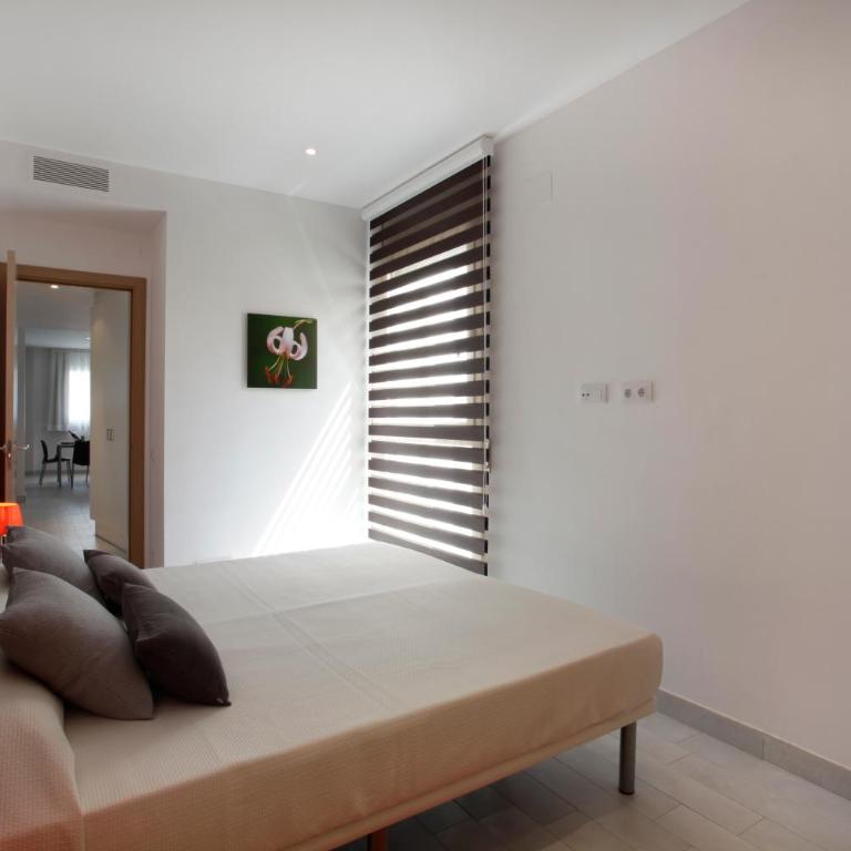 Fisa Rentals Les Corts Apartments - Deluxe One-Bedroom Apartment with Balcony - 21