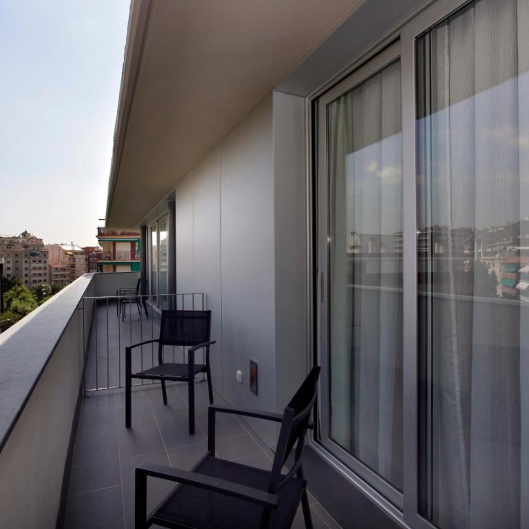 Fisa Rentals Les Corts Apartments - Deluxe One-Bedroom Apartment with Balcony - 18