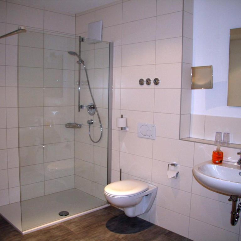 Seehotel und Appartements Schnöller - Familienzimmer mit Balkon - 1