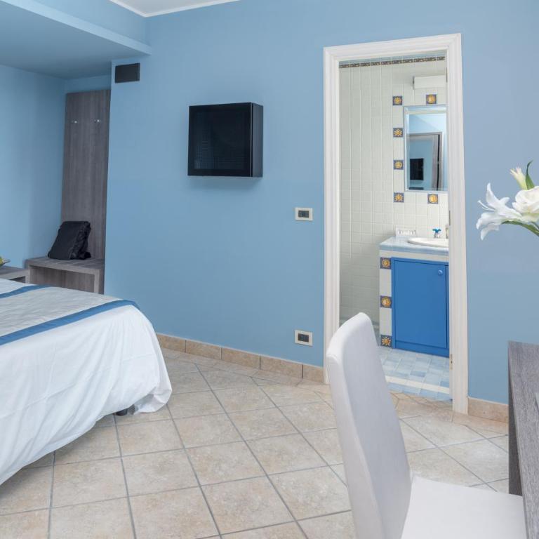 Villa Le Terrazze Charming Rooms - Double Room with Balcony - 11