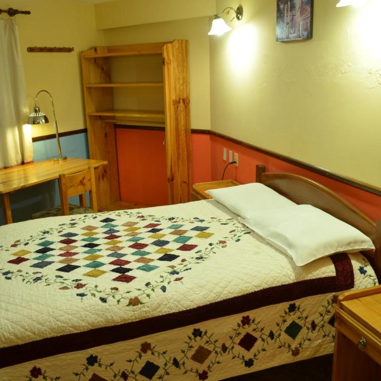 Hostal Pachamama - Habitación Doble con baño privado - 4