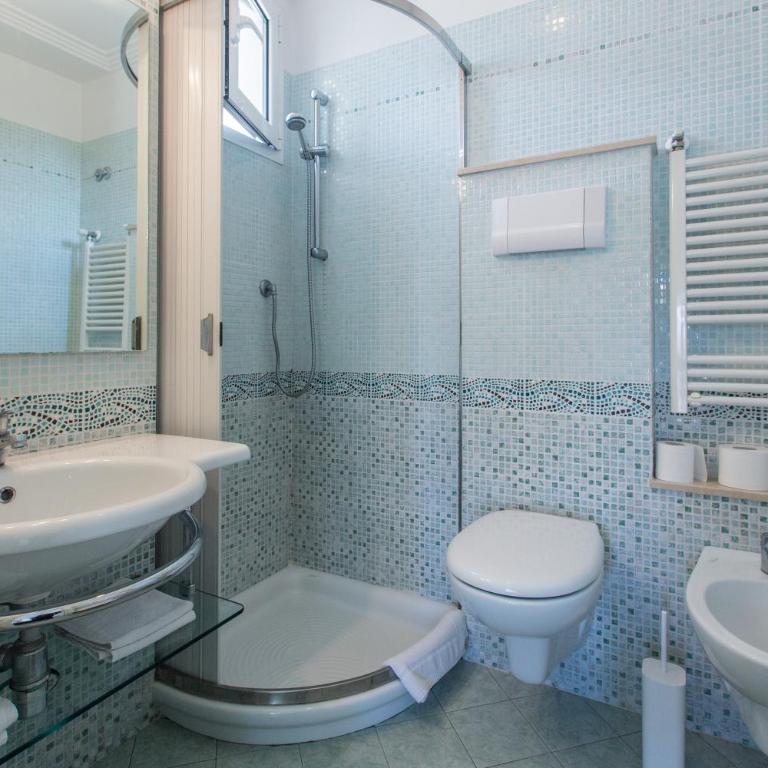 Family Hotel Antibes -50m dal mare - - Family Room (2 Adults + 2 Children) - 4
