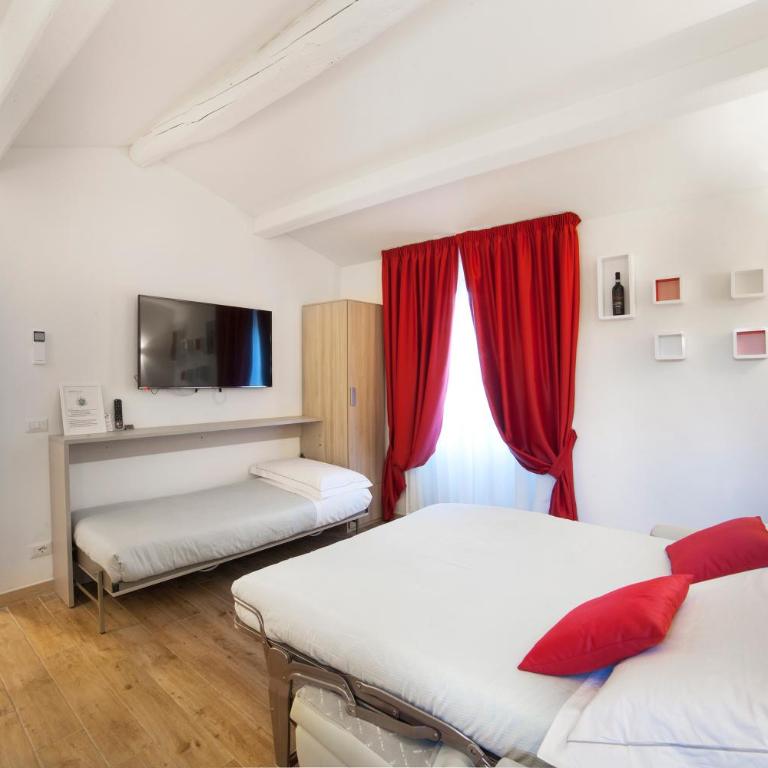 Apollo Guest House - Camera Familiare con Bagno - 3