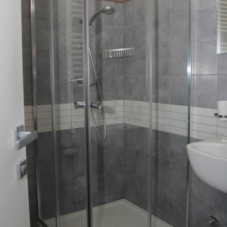 Homesuitehome - Camera Matrimoniale con Bagno Privato - 13