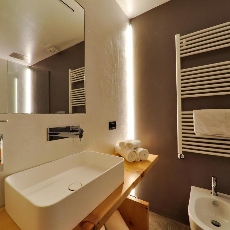 Maison Bionaz Luxury Ski & Sport - Camera Matrimoniale Deluxe con Vasca Idromassaggio e Balcone - 10