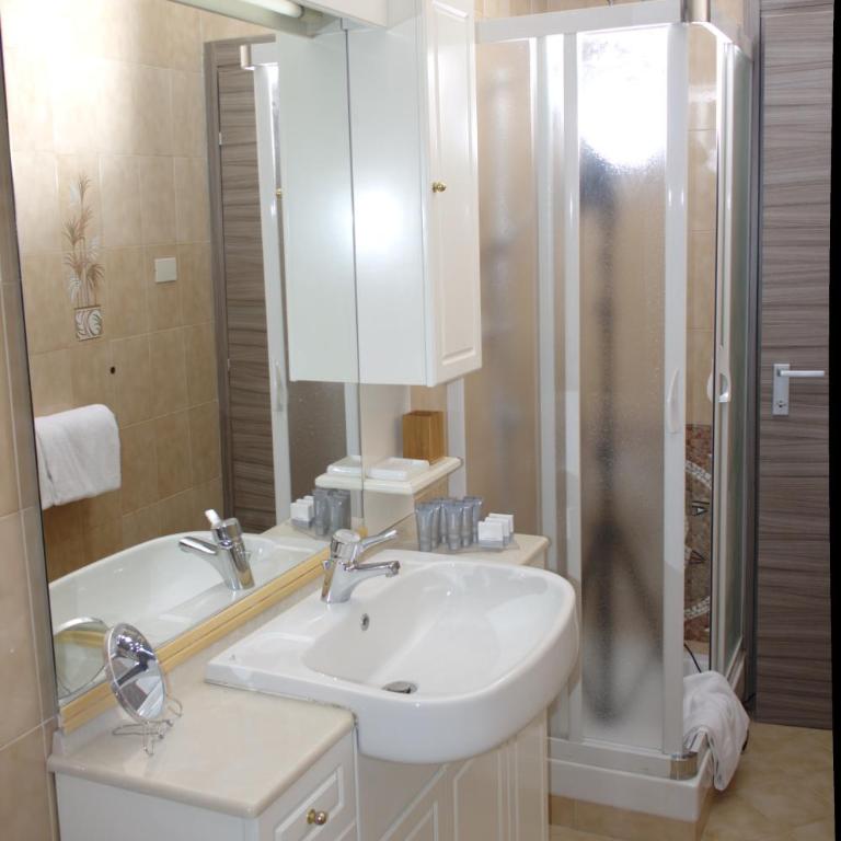 In vacanza da Sara - Camera Tripla con Bagno Privato - 4