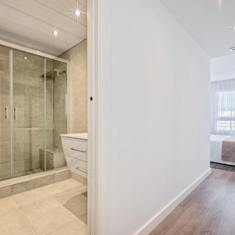 iloftmalaga Ciudad de la Justicia - Three-Bedroom Apartment, Mallarme 4 - 10