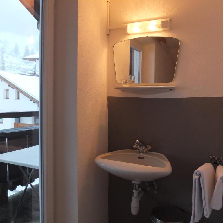 Haus Irmgard by Châtel Reizen - Doppelzimmer mit Gemeinschaftsbad - 6