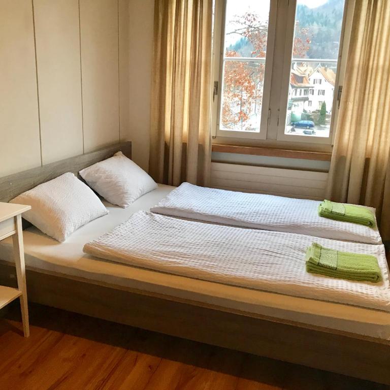 Interlaken Marco Hostel - Chambre Triple Basique avec Salle de Bains Commune - 2