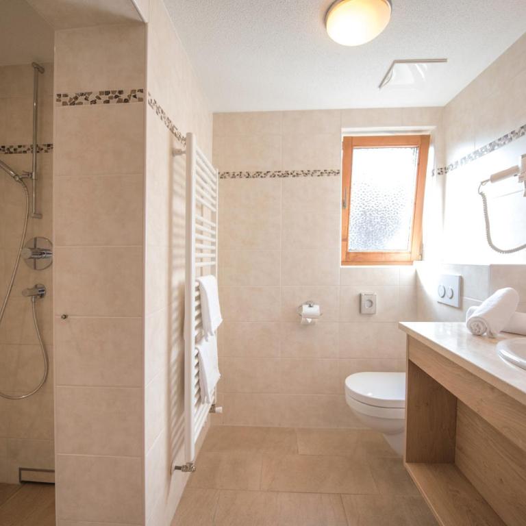 Hotel Wöscherhof - 4 Sterne Superior - Standard Doppelzimmer „OANFOCH _ DAHUAM“ mit Balkon - 3