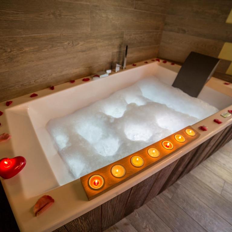 Relais du Paradis Chambres d'Hôtes - Camera Matrimoniale con Vasca Idromassaggio - 2