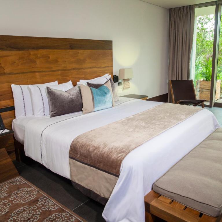 NIZUC Resort & Spa - Deluxe King Suite - 2