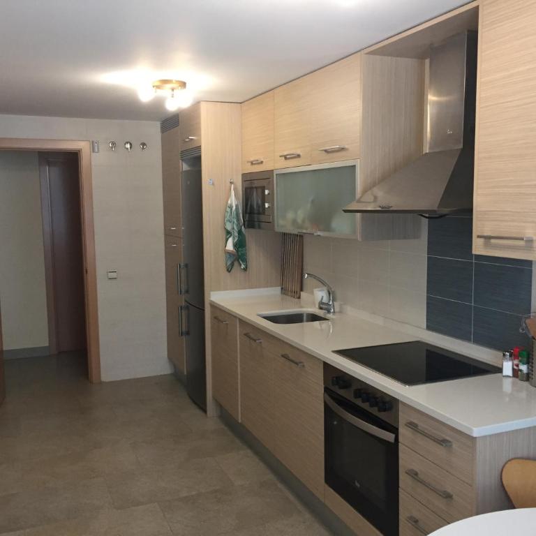Elise Sun Beach - Three-Bedroom Apartment - 13