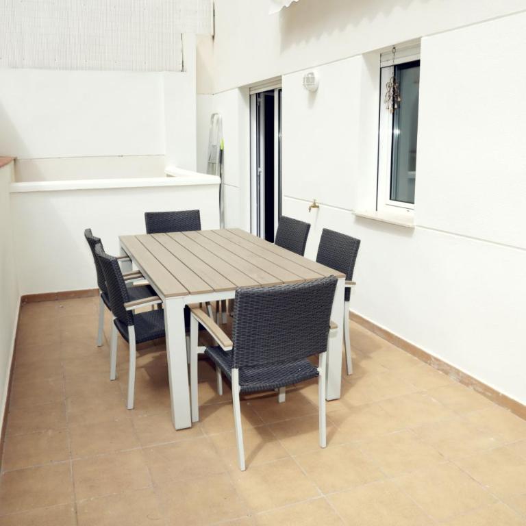 Quiet, Modern Apartment - Apartment with Terrace - 8