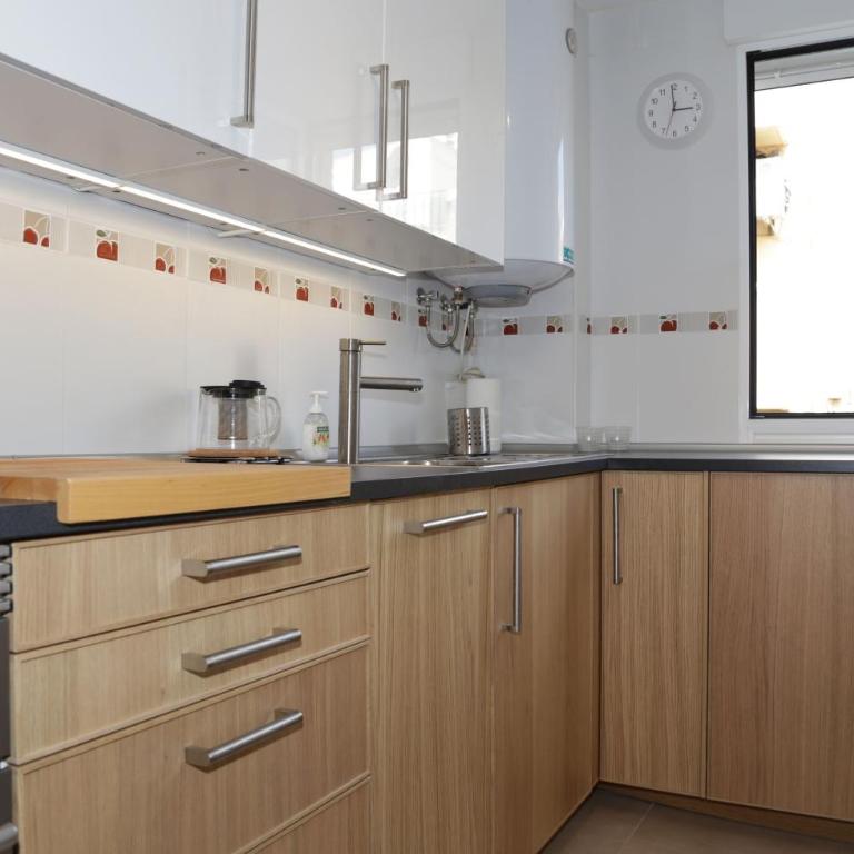 Quiet, Modern Apartment - Apartment with Terrace - 18