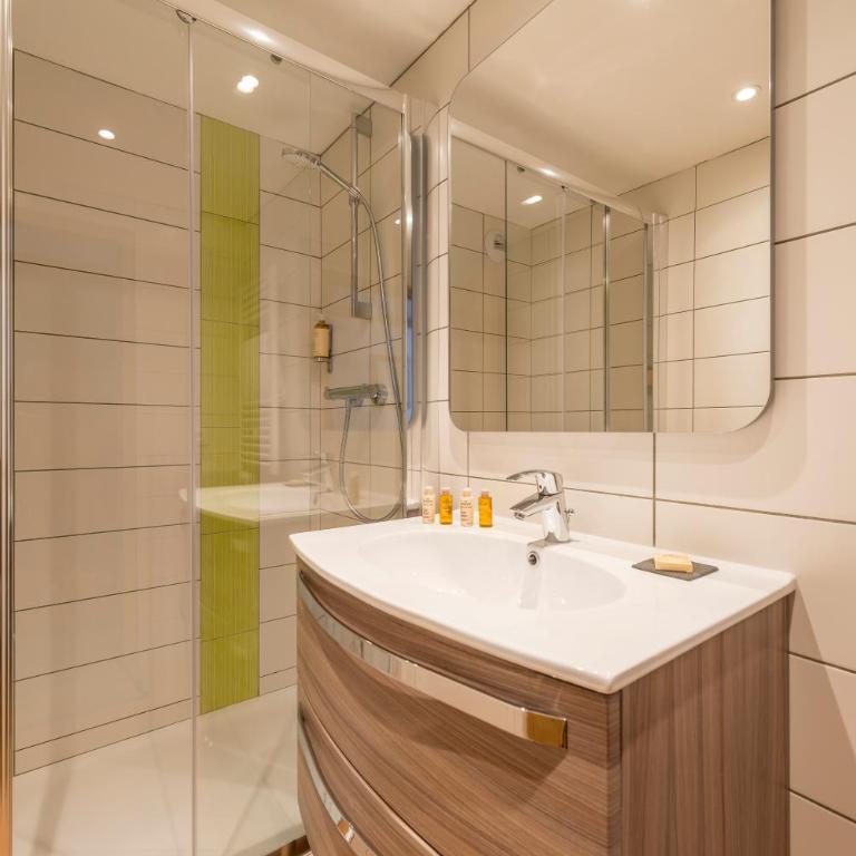 Hotel Eterlou - Chambre Familiale (5 Adultes) - 6