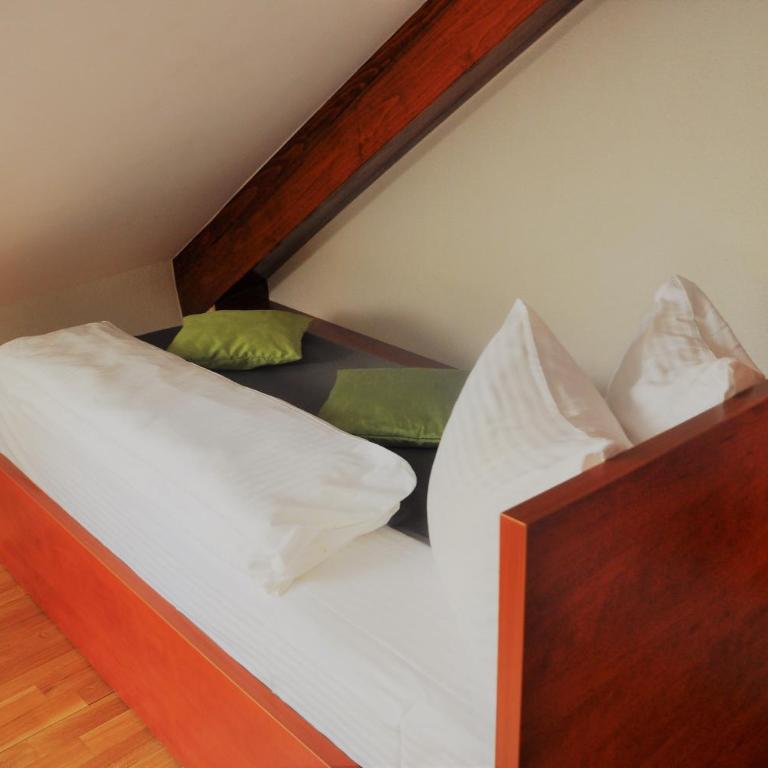 Hotel Noble - Trokrevetna Soba - 4