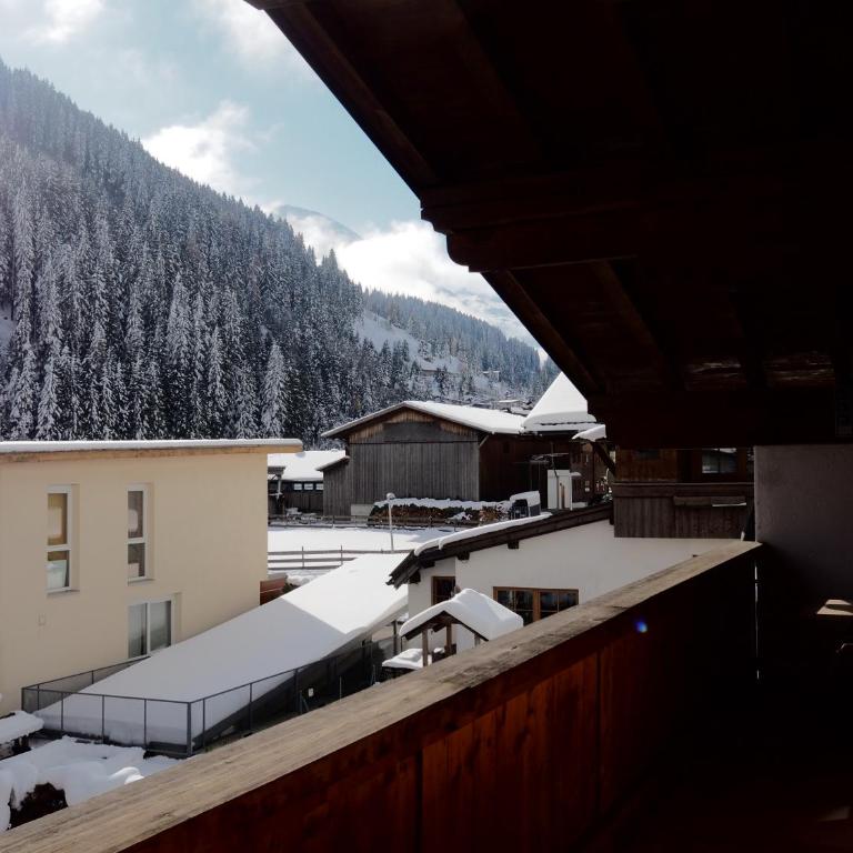 Tuxie Haus - Apartment with Mountain View - 3