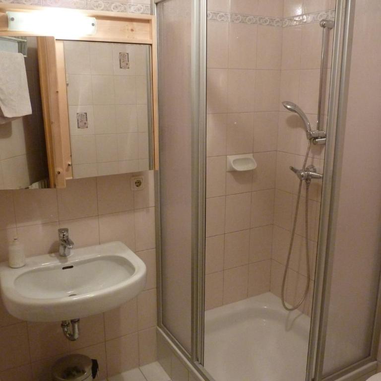 Pension Appartement Ambrosi - Apartment mit 2 Schlafzimmern und Balkon - 2
