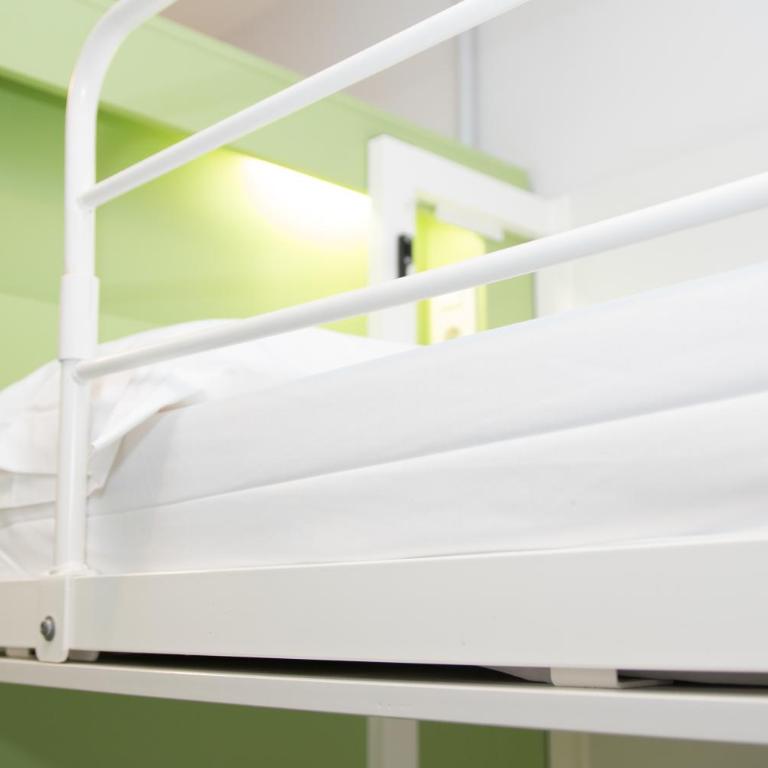 Sant Jordi Hostels Sagrada Familia - Quadruple Room with Shared Bathroom - 3