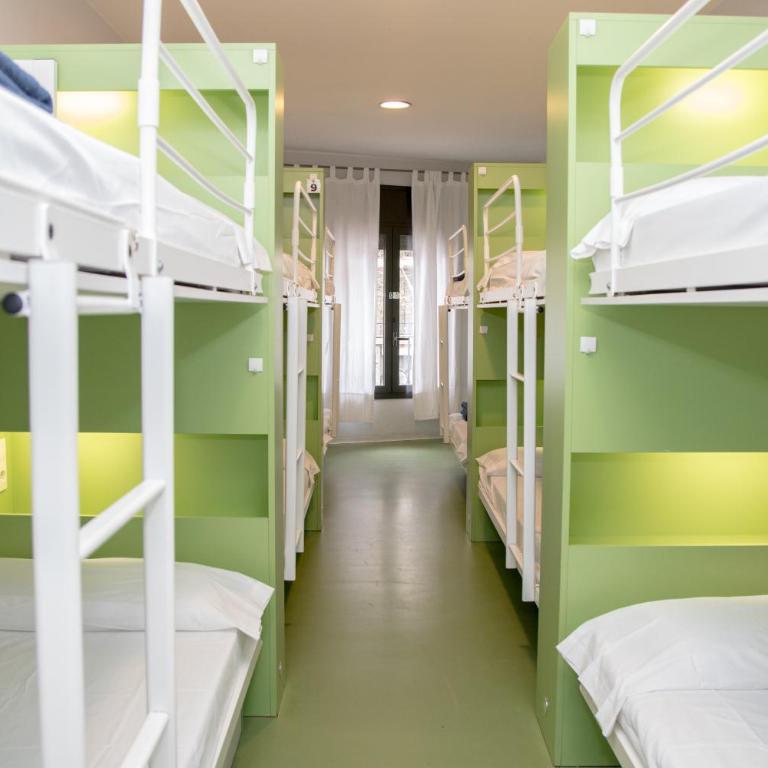 Sant Jordi Hostels Sagrada Familia - Bed in 12-Bed Mixed Dormitory Room - 10