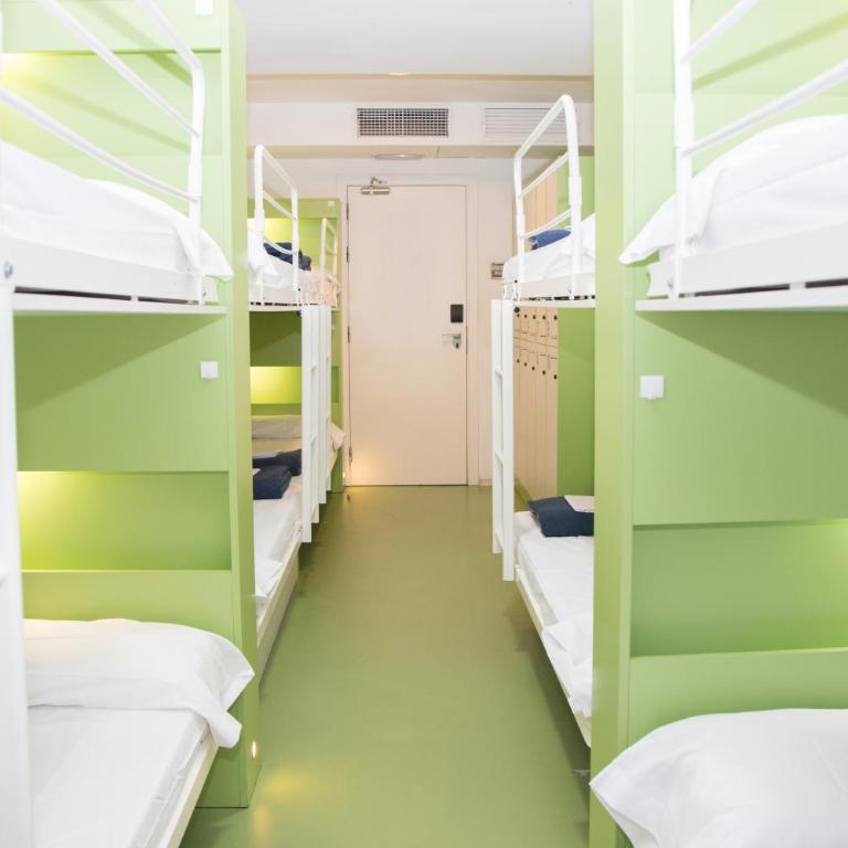 Sant Jordi Hostels Sagrada Familia - Bed in 10-Bed Mixed Dormitory Room - 4