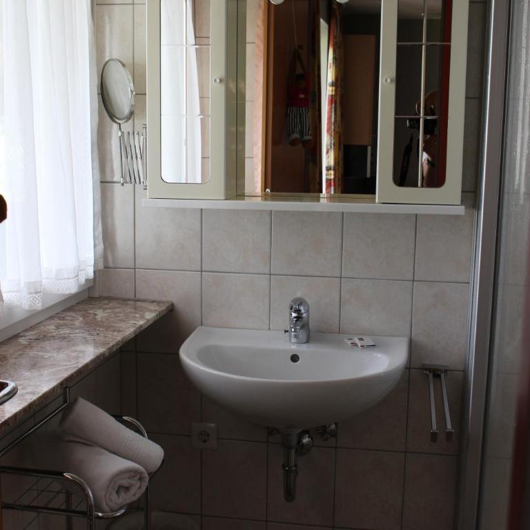 Ferienwohnungen Maurer - Apartment mit 4 Schlafzimmern und einem Balkon - 16