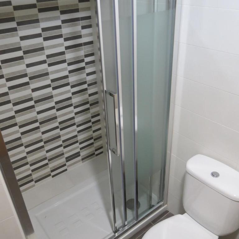 Pensión Don Claudio - Single Room with Private Bathroom - 10