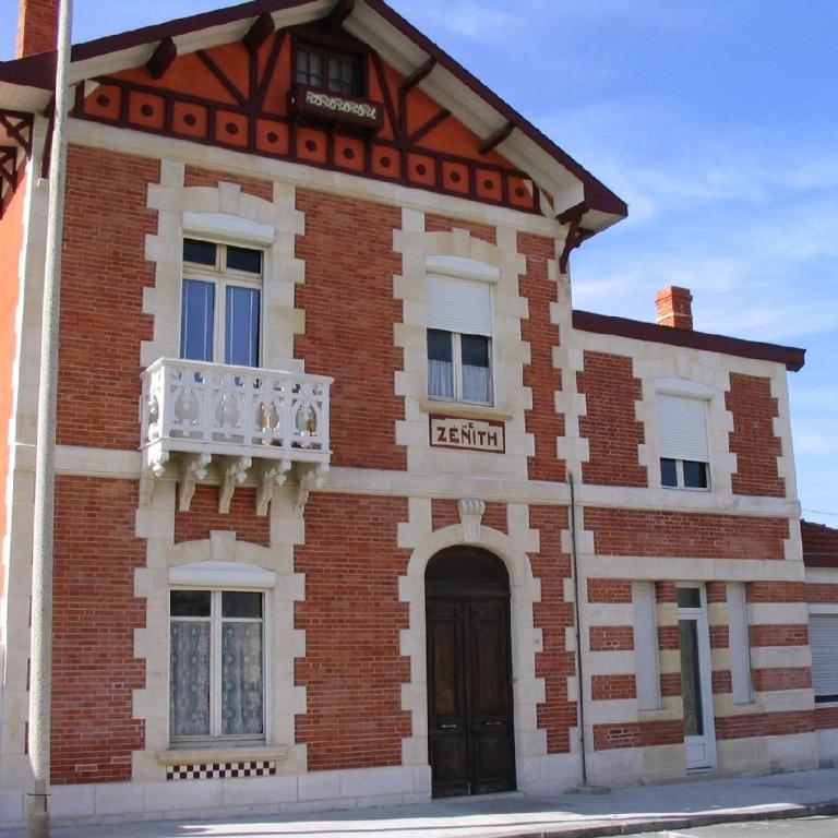VILLA ZENITH Hostel - LA MAISON - Chambre Double avec Salle de Bains Privative - 23