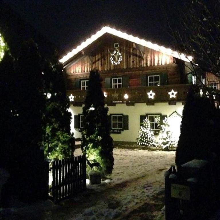 Forest Chalet, all famous ski areas around us, 15 min to city of salzburg, mountainview, panorama sauna, bath whirlpool, fire pit in garden up to 10 p - Haus mit 4 Schlafzimmern - 12