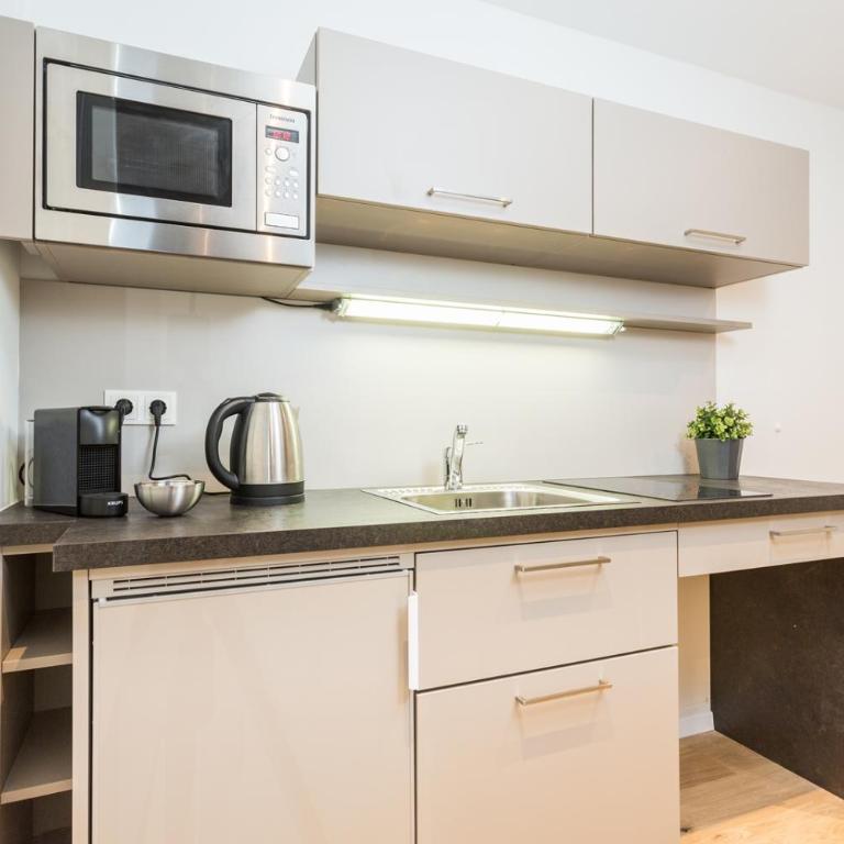 Room 4 & 5 Apartments - Deluxe Apartment - 4