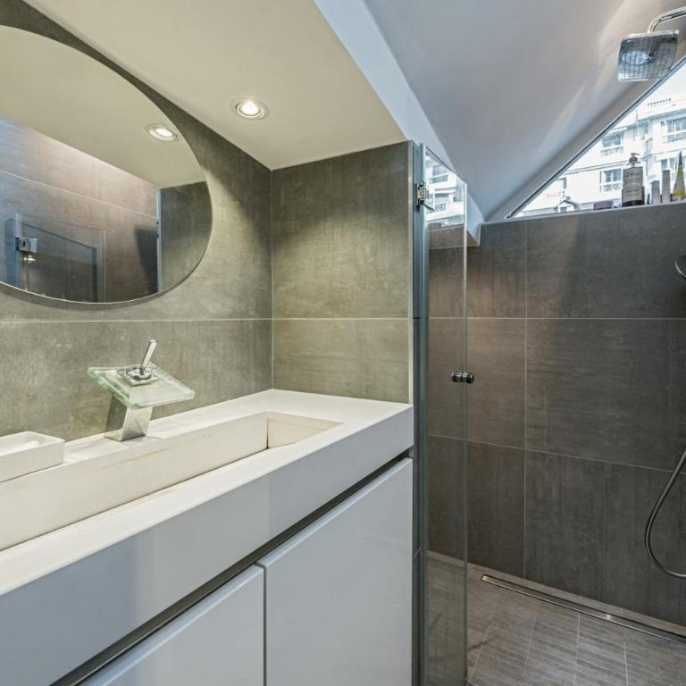 Le Cocon De Notre Dame - Four-Bedroom Loft Apartment with Sauna - 17