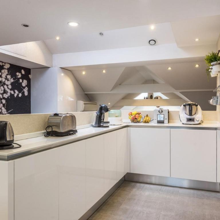 Le Cocon De Notre Dame - Four-Bedroom Loft Apartment with Sauna - 12