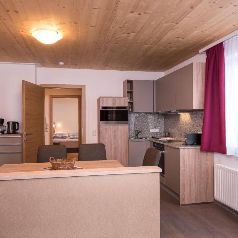 Appartements Sulzer by we rent, SUMMERCARD INCLUDED - Apartment mit 2 Schlafzimmern, einem Balkon und Bergblick - 4