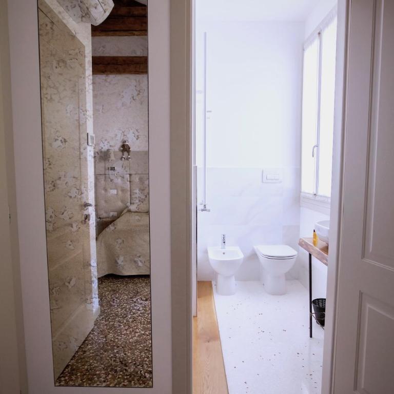 B&B Al Pozzo di Luce - Camera Matrimoniale/Doppia con Letti Singoli con Bagno Privato - 2