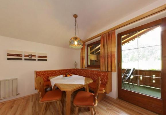 Ferienwohnungen Haaser - Apartment mit 2 Schlafzimmern und Balkon 1 - 7
