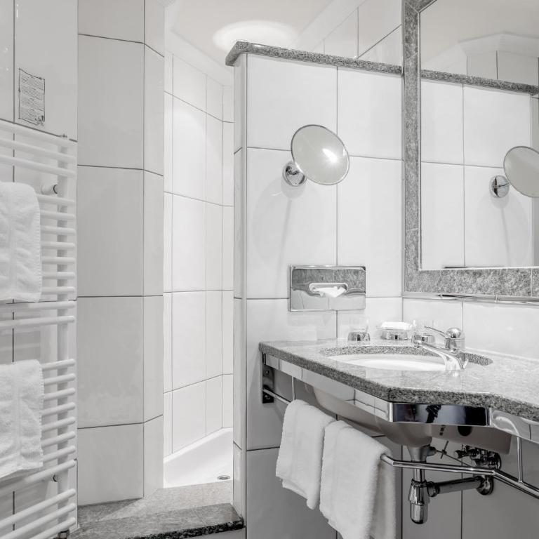 Hotel Garni Caroline - Doppelzimmer mit Balkon - 7