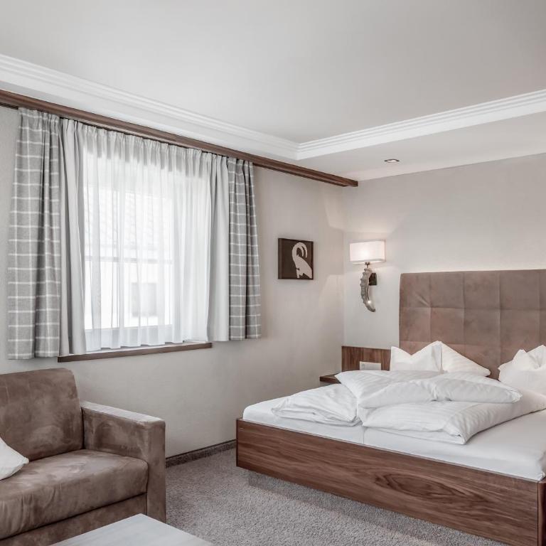 Hotel Garni Caroline - Dreibettzimmer mit Balkon - 6