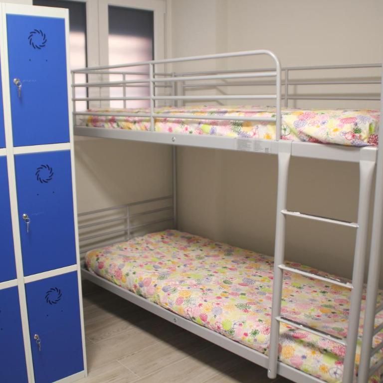 Albergue Logroño Centro - Habitación Familiar con baño privado - 1