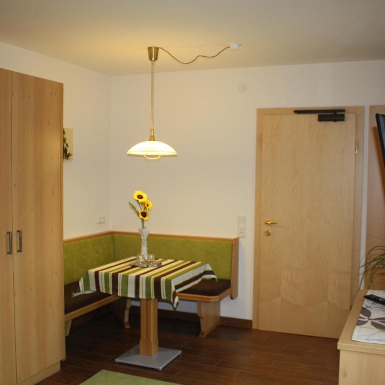 Zimmervermietung Babsy - Standard Doppelzimmer mit Balkon - 15