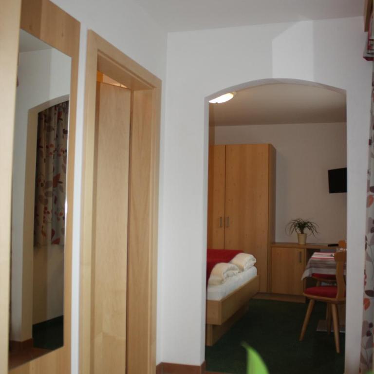 Zimmervermietung Babsy - Standard Doppelzimmer mit Balkon - 7