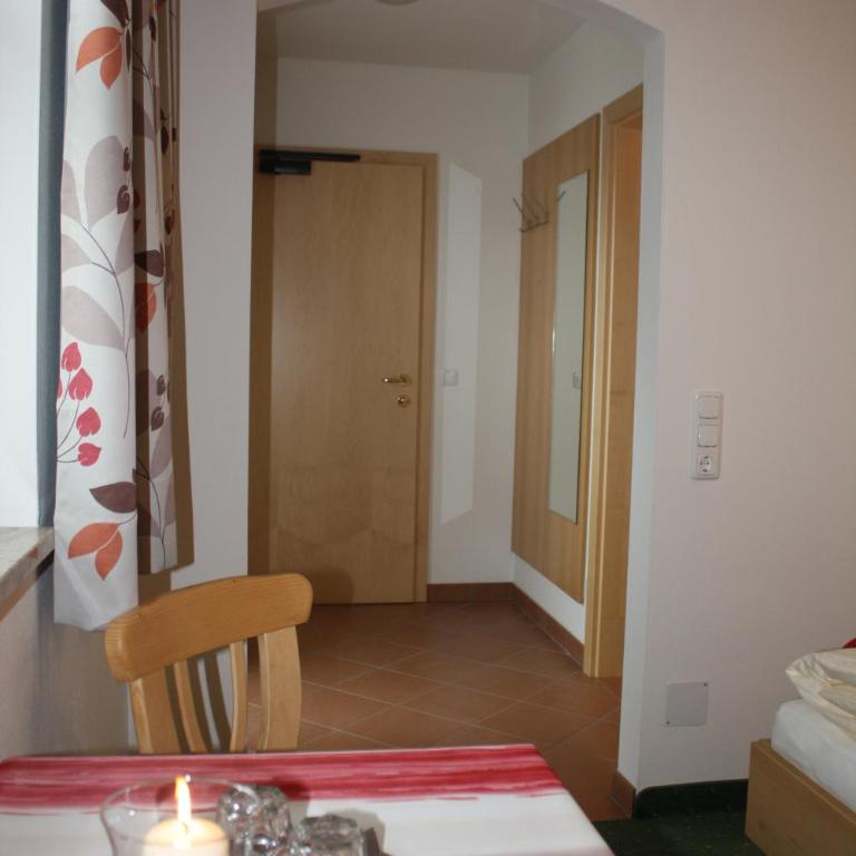 Zimmervermietung Babsy - Standard Doppelzimmer mit Balkon - 18