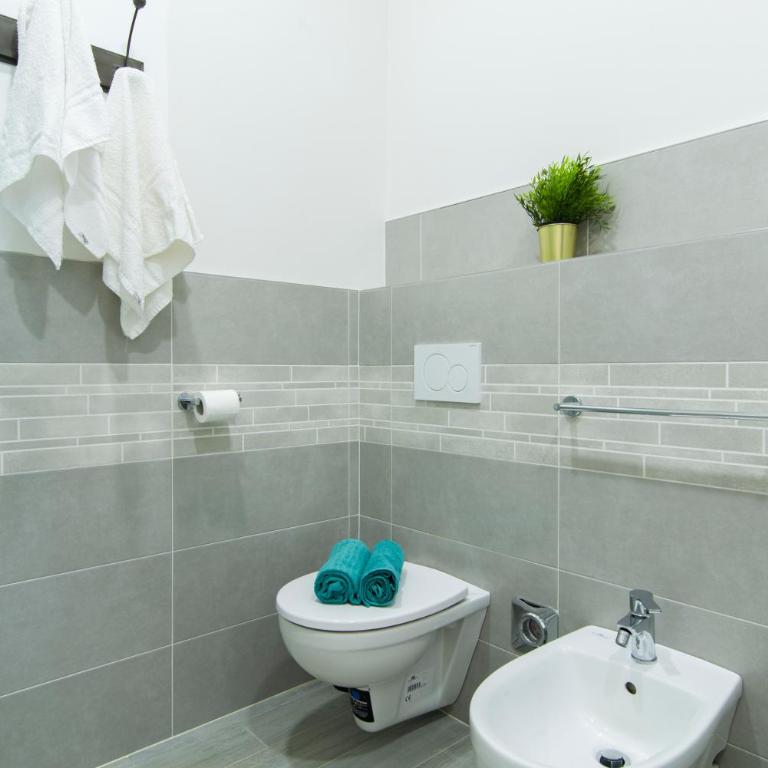 GuestHost - Bright Apartment near Central StationFreccia Rossa Bologna Apartment - Apartment - 24